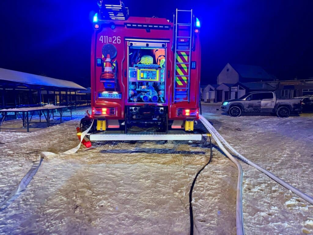 Zobaczcie, do czego doprowadziły fajerwerki w noc sylwestrową. - Feralny pokaz sztucznych ogni. Budynek sklepu stanął w ogniu