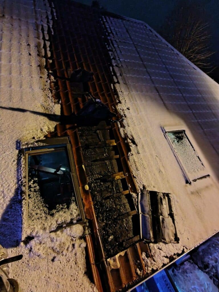 Zobaczcie, do czego doprowadziły fajerwerki w noc sylwestrową. - Feralny pokaz sztucznych ogni. Budynek sklepu stanął w ogniu