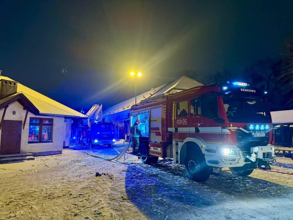 Zobaczcie, do czego doprowadziły fajerwerki w noc sylwestrową. - Feralny pokaz sztucznych ogni. Budynek sklepu stanął w ogniu