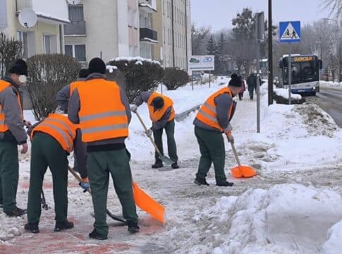 aresztowani odśnieżają