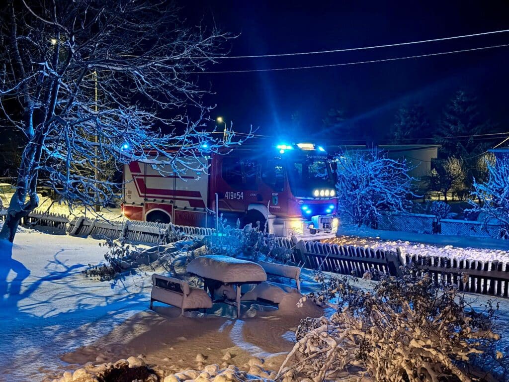 Zobaczcie, do czego doprowadziły fajerwerki w noc sylwestrową. - Feralny pokaz sztucznych ogni. Budynek sklepu stanął w ogniu