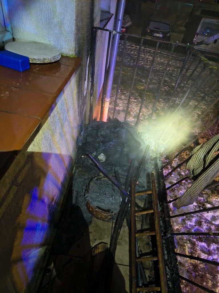 Śledczy sprawdzają, czy działanie było umyślne i nie wykluczają kolejnych zatrzymań. - Ogień pojawiał się jeden po drugim. Czy to działanie seryjnego podpalacza?