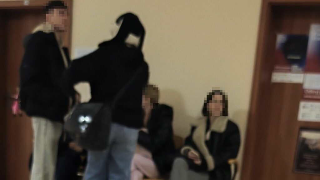 Studenci skarżą się na zimno i złe warunki. - Zimno na UWM. Studenci mówią o 14 stopniach i zajęciach w kurtkach. Jest stanowisko uczelni