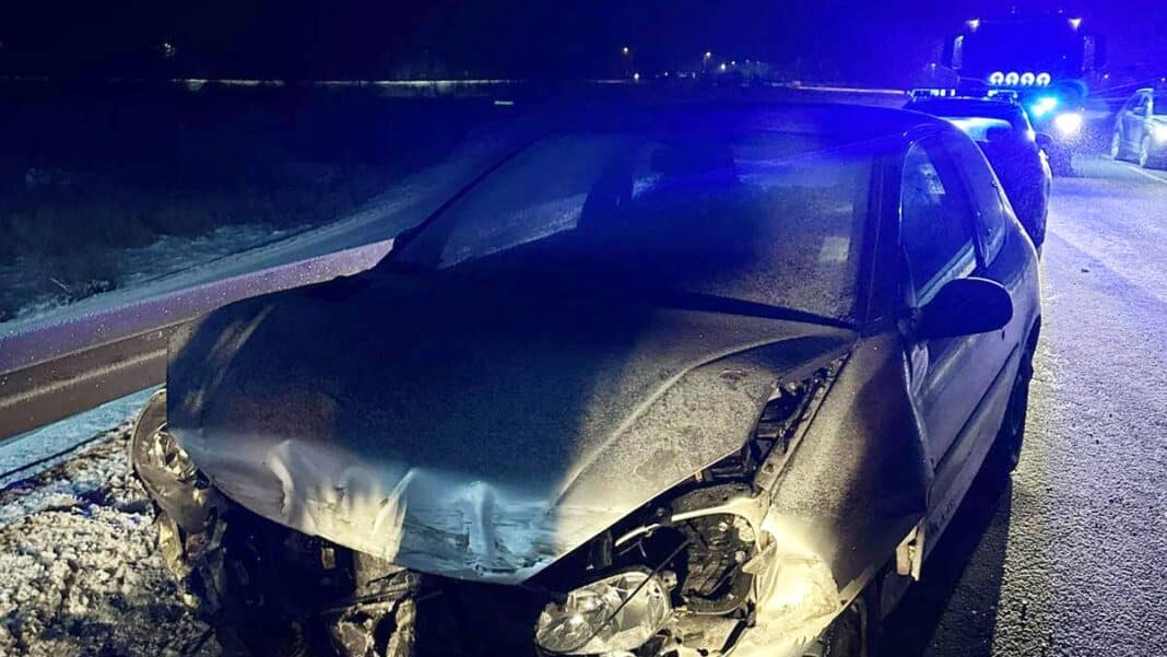 samochód uderzył w bariery