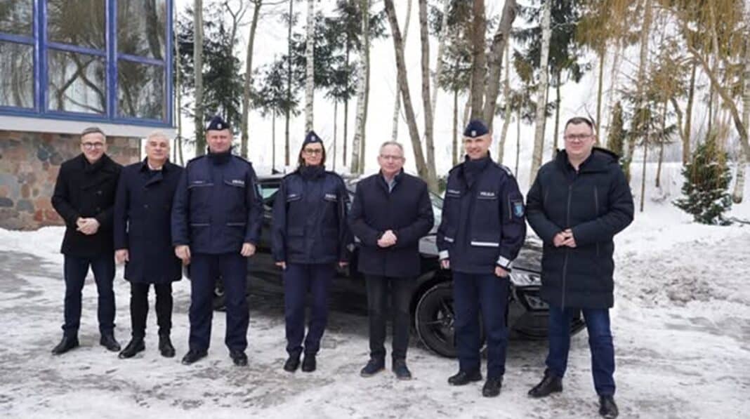 nowy nieoznakowany radiowóz w Iławie