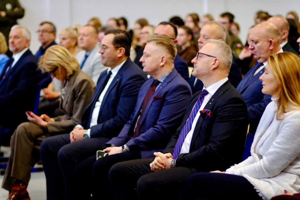 Drony zamiast traktora? W warmińsko-mazurskim będą uczyć rolnictwa precyzyjnego. Drony zamiast traktora? W warmińsko-mazurskim będą uczyć rolnictwa precyzyjnego. - Rolnicy będą uczyć się obsługi dronów? Minister mówi o nowym kierunku kształcenia w regionie