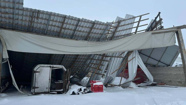 zawalił się dach hali