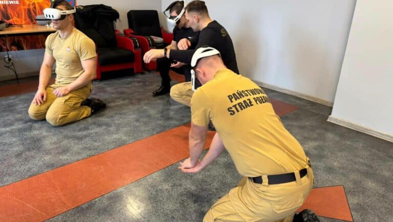 strażacy trenują w wirtualnej rzeczywistości