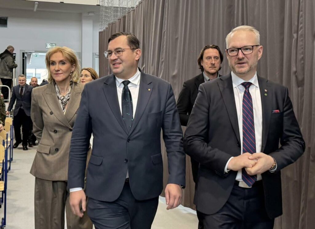 Drony zamiast traktora? W warmińsko-mazurskim będą uczyć rolnictwa precyzyjnego. Drony zamiast traktora? W warmińsko-mazurskim będą uczyć rolnictwa precyzyjnego. - Rolnicy będą uczyć się obsługi dronów? Minister mówi o nowym kierunku kształcenia w regionie