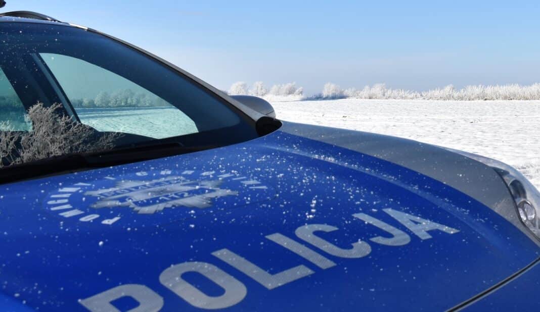 nastolatkowie pomogli mężczyźnie