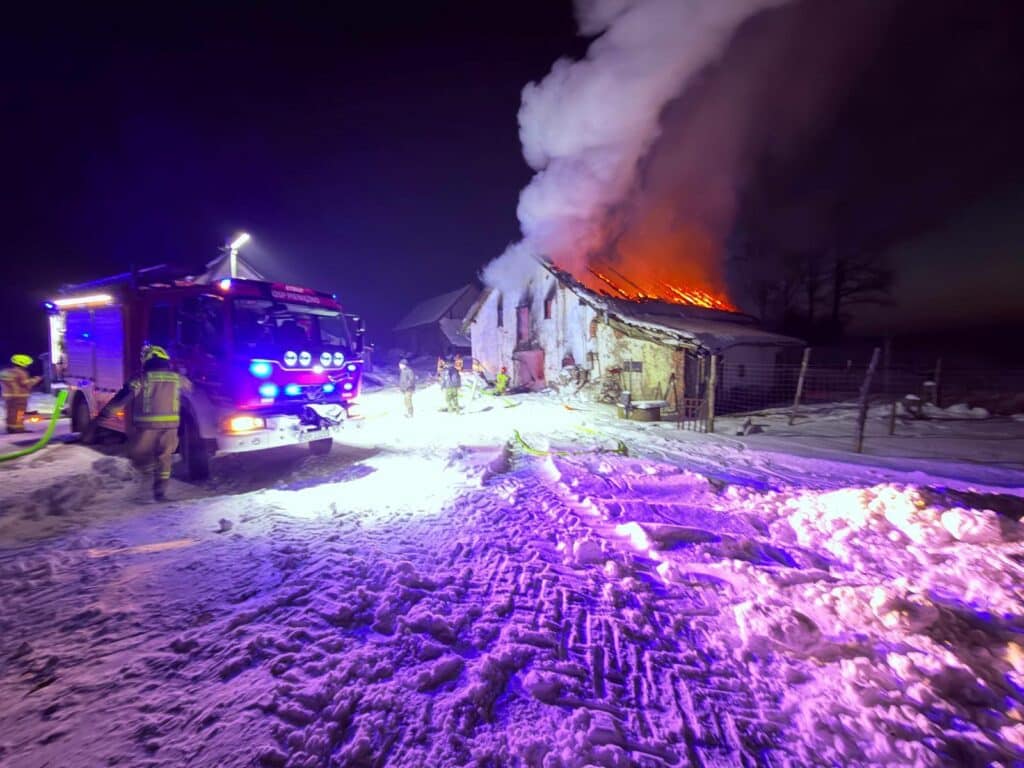 Zostały tylko zgliszcza i zapach spalenizny. - Ogień i kłęby dymu nad wsią. Płomienie strawiły cały budynek