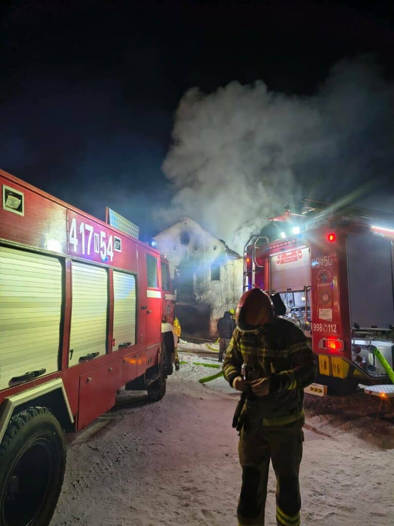 Zostały tylko zgliszcza i zapach spalenizny. - Ogień i kłęby dymu nad wsią. Płomienie strawiły cały budynek