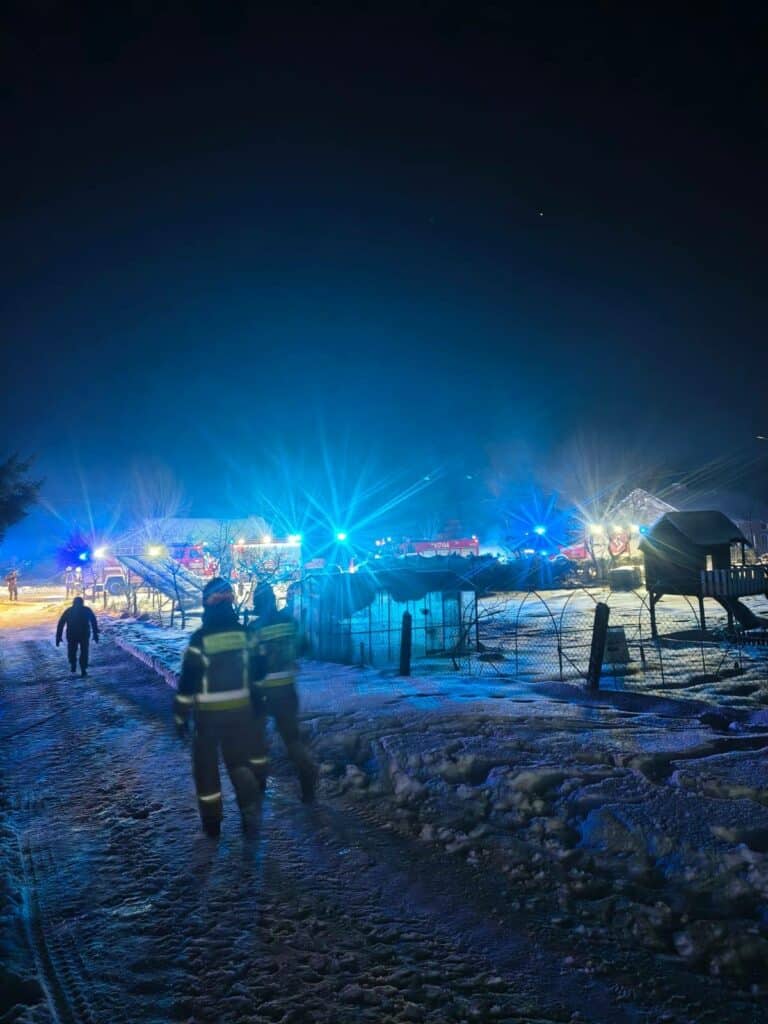 Zostały tylko zgliszcza i zapach spalenizny. - Ogień i kłęby dymu nad wsią. Płomienie strawiły cały budynek