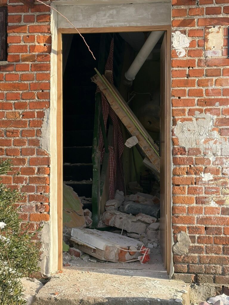 Smutne doniesienia z miejscowości pod Olsztynem. - Wybuch gazu pod Olsztynem. Na miejscu 10 zastępów straży pożarnej