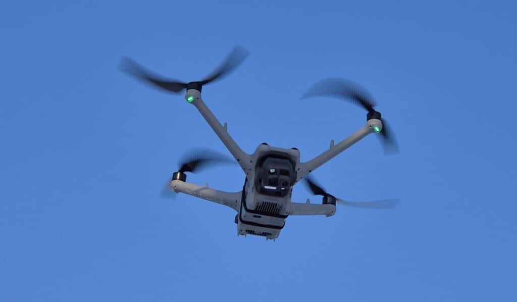 Sprawdzono już 125 hektarów, ani śladu mężczyzny. - Służby szukają 66-letniego mężczyzny. Trwa szeroka akcja z lądu, wody i powietrza