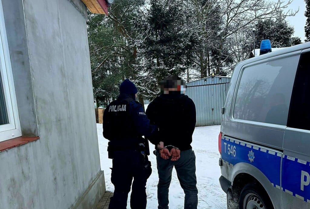 Interwencja funkcjonariuszy przerodziła się w akcję, która miała niecodzienny przebieg. - 38-latek wyskoczył przez okno, gdy policjanci zapukali do drzwi