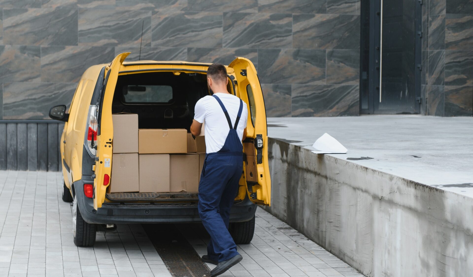 praca przy rozładunku