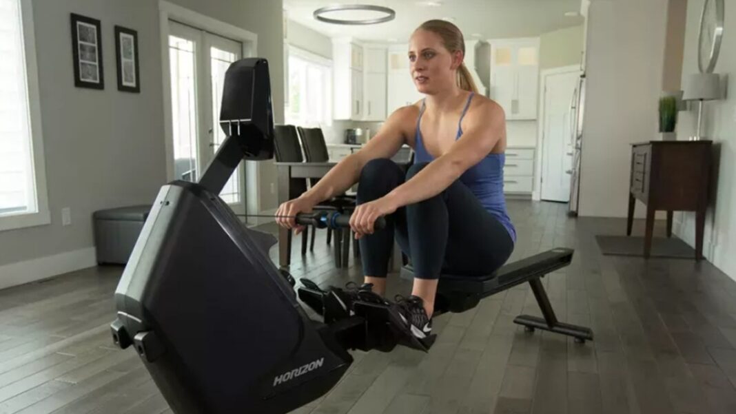 Ergometr wioślarski w domu - krótki przewodnik po treningu domowym