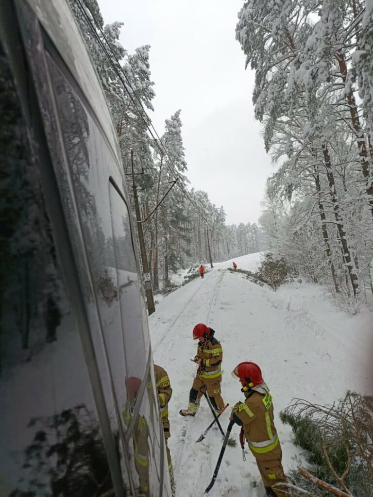 Pociąg z Olsztyna do Krakowa unieruchomiony. - Znowu problemy na kolei. Pociąg PKP Intercity jadący z Olsztyna utknął koło Nidzicy