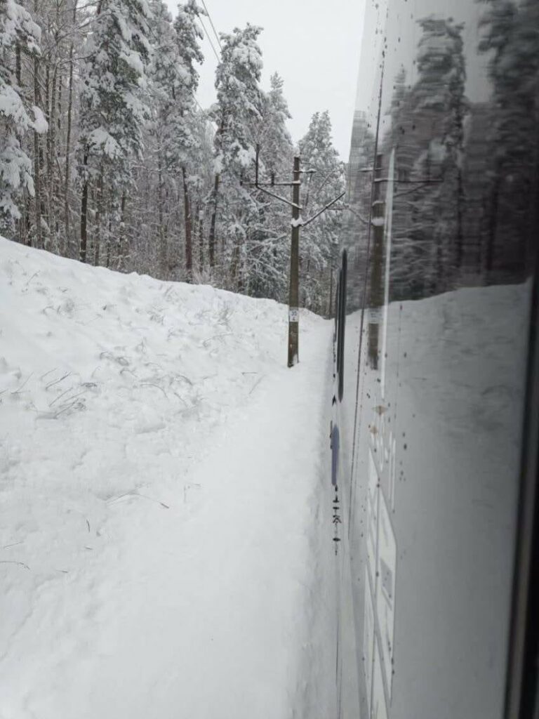 Pociąg z Olsztyna do Krakowa unieruchomiony. - Znowu problemy na kolei. Pociąg PKP Intercity jadący z Olsztyna utknął koło Nidzicy