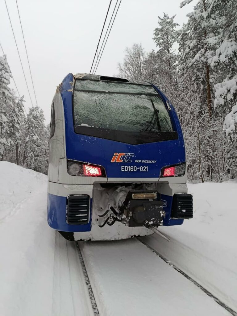 Pociąg z Olsztyna do Krakowa unieruchomiony. - Znowu problemy na kolei. Pociąg PKP Intercity jadący z Olsztyna utknął koło Nidzicy
