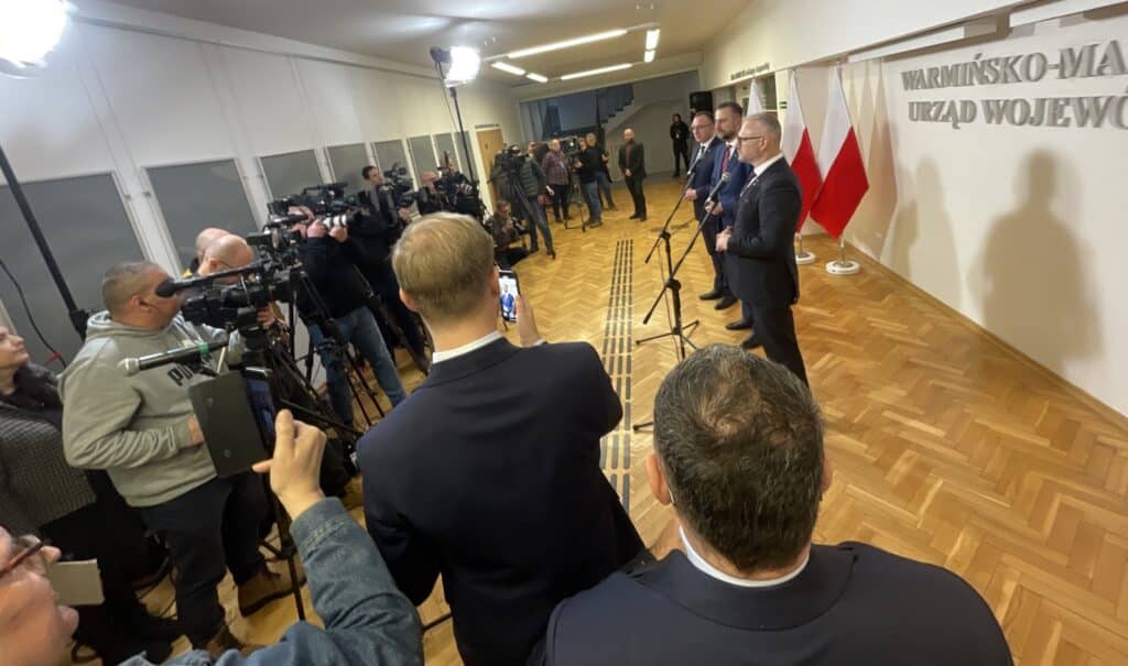 Kosiniak-Kamysz przyjechał i dostał szachy. To nie był przypadkowy gest podczas wizyty w Olsztynie. - Warmia i Mazury jako strategiczna brama NATO. Kluczowe deklaracje podczas wizyty ministra obrony