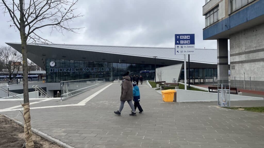 W największe mrozy nie działają drzwi na dworcu za prawie 100 mln złotych. - Zepsuły się drzwi i wiało na Dworcu Głównym w Olsztynie. Wejście zamknięto na stałe