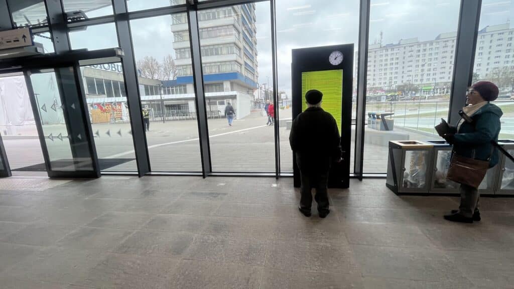 W największe mrozy nie działają drzwi na dworcu za prawie 100 mln złotych. - Zepsuły się drzwi i wiało na Dworcu Głównym w Olsztynie. Wejście zamknięto na stałe