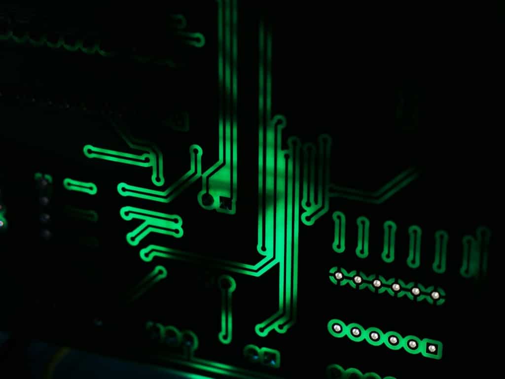 Kontrola jakości w produkcji elektroniki – dlaczego First Pass Yield (FPY) ma większe znaczenie niż cena montażu?