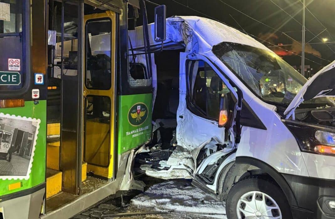 tramwaj i dostawczak kolizja