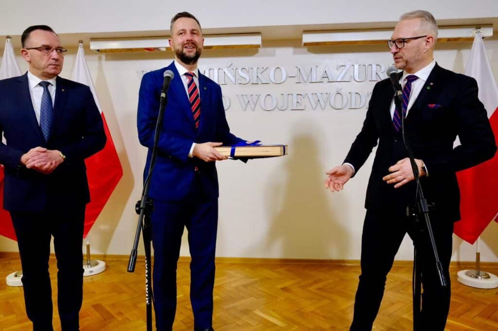 Kosiniak-Kamysz przyjechał i dostał szachy. To nie był przypadkowy gest podczas wizyty w Olsztynie. - Warmia i Mazury jako strategiczna brama NATO. Kluczowe deklaracje podczas wizyty ministra obrony