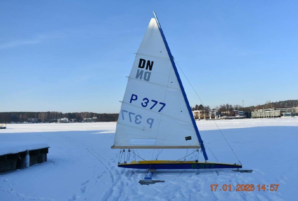 Dwie osoby w szpitalu. - Potrącenie pieszych na zamarzniętym jeziorze Ukiel
