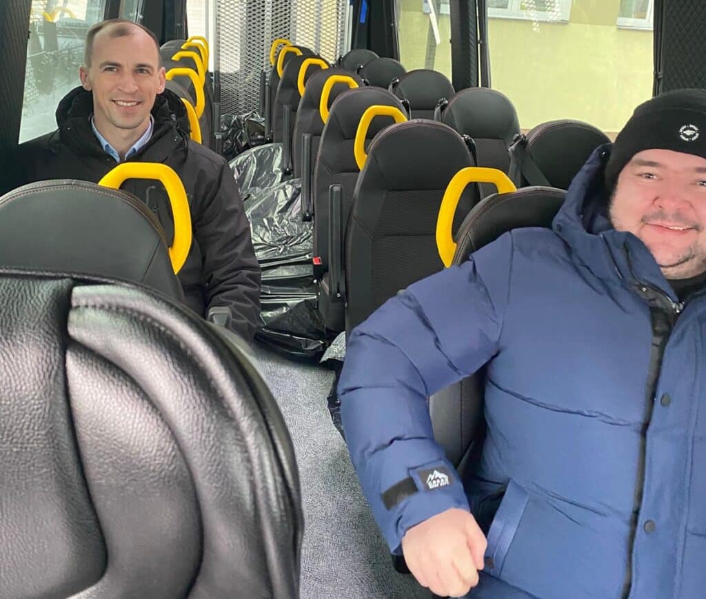 Duża inwestycja w małej gminie. - Nowoczesny transport dla mieszkańców mazurskiej gminy. Nowe autobusy w Rozogach