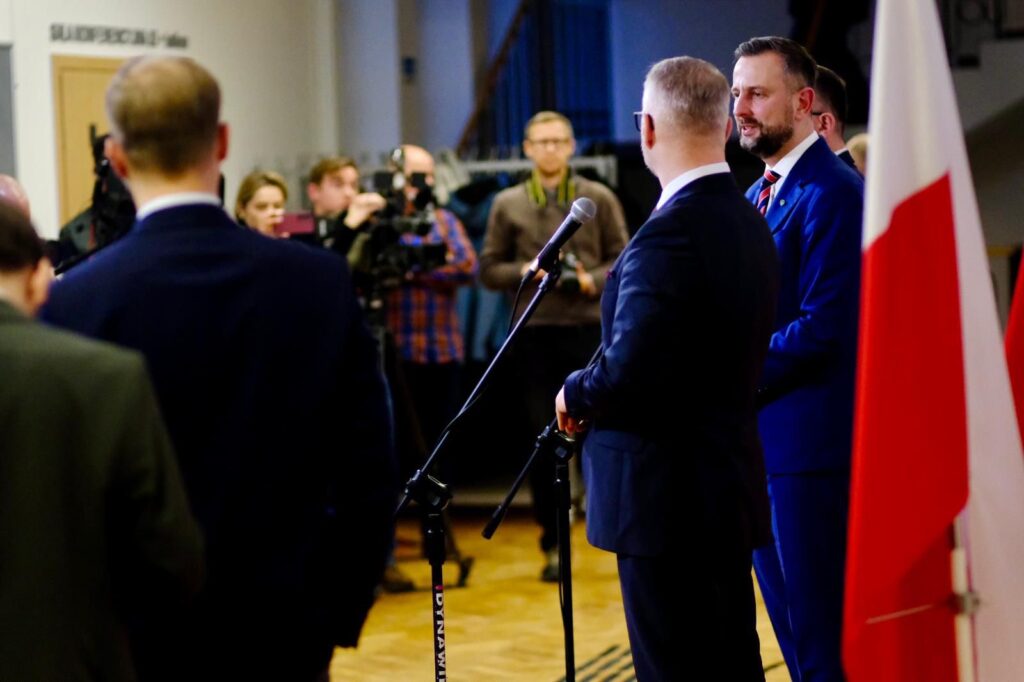 Kosiniak-Kamysz przyjechał i dostał szachy. To nie był przypadkowy gest podczas wizyty w Olsztynie. - Warmia i Mazury jako strategiczna brama NATO. Kluczowe deklaracje podczas wizyty ministra obrony