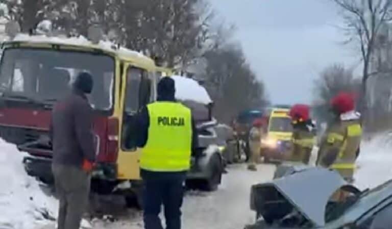 osobówka udezryła w ciężarówkę