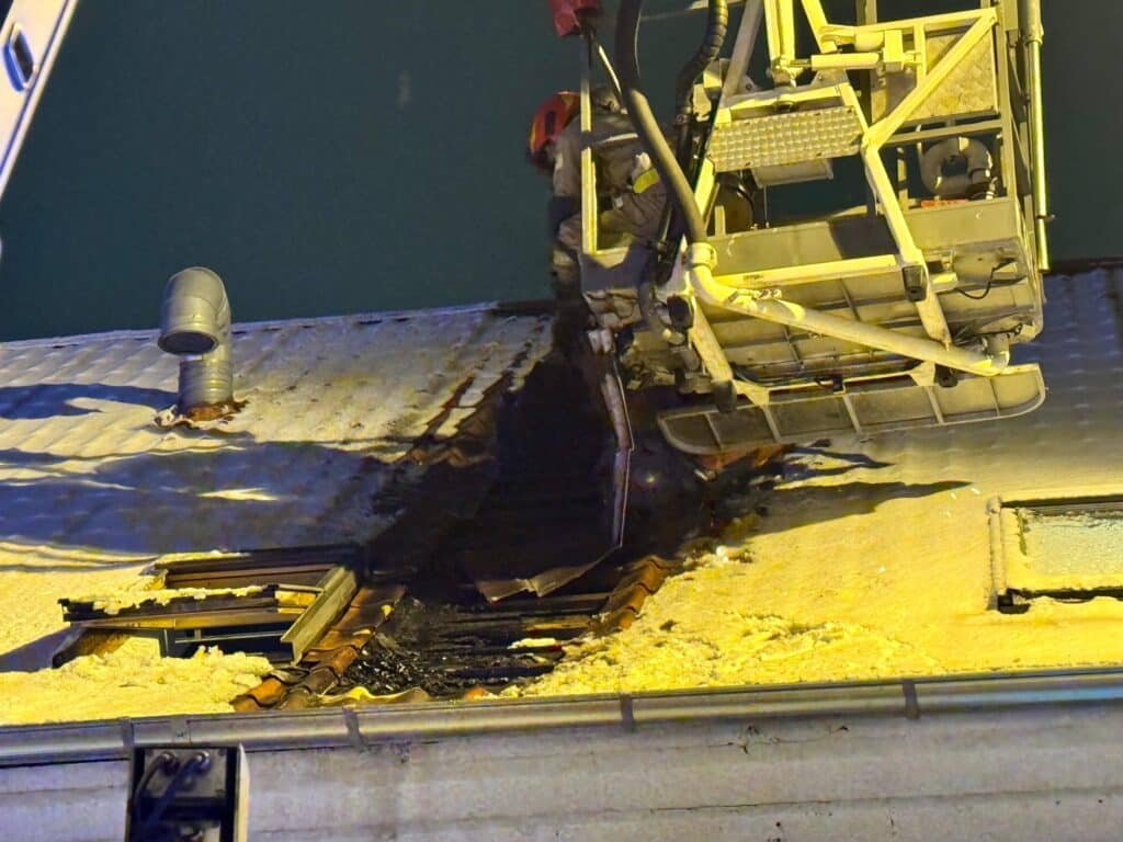 Zobaczcie, do czego doprowadziły fajerwerki w noc sylwestrową. - Feralny pokaz sztucznych ogni. Budynek sklepu stanął w ogniu