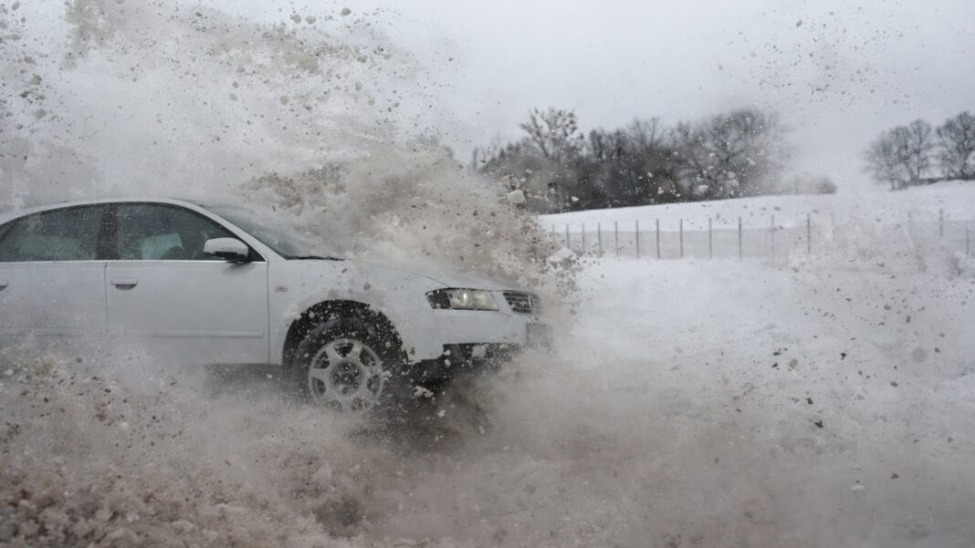 poślizg audi w śniegu