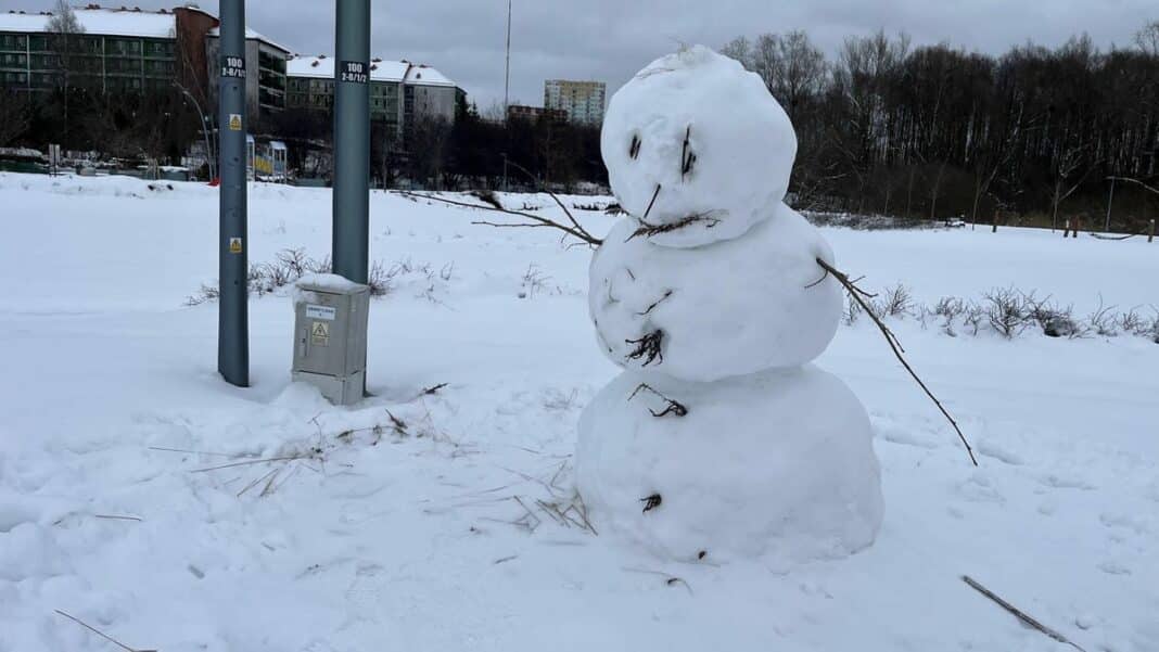 zima park nagórki jaroty bałwan
