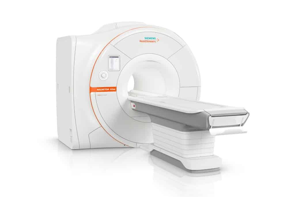 Nowoczesny rezonans magnetyczny w szpitalu na Mazurach, gotowy do instalacji.