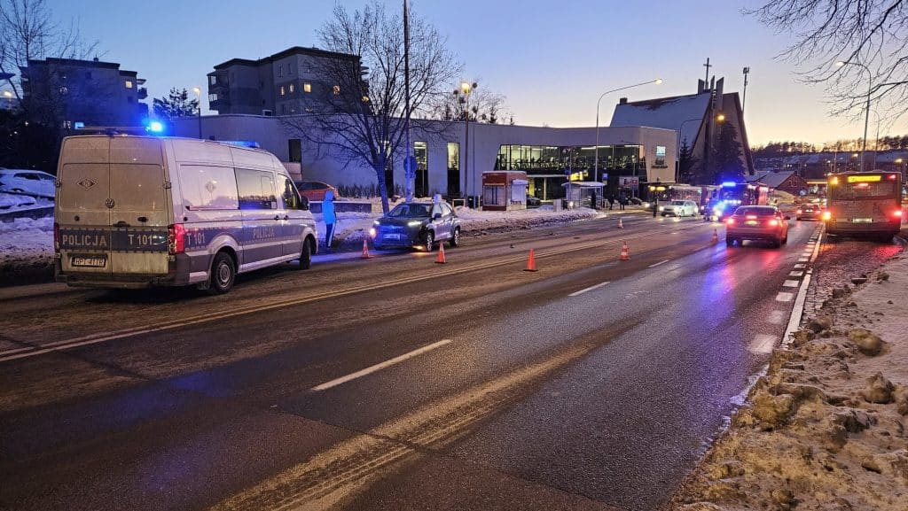 Mężczyzna został potracony przez taksówkę. - Śmiertelny wypadek na al. Wilczyńskiego w Olsztynie. Nie żyje 62-letni pieszy