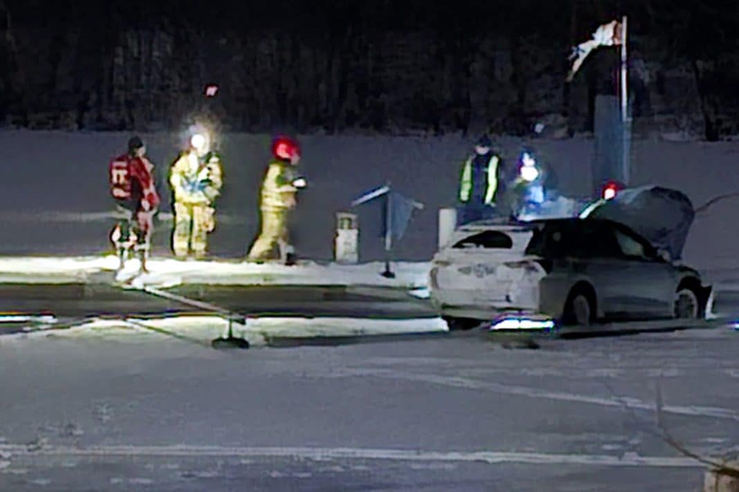 wjechał skodą na jezioro