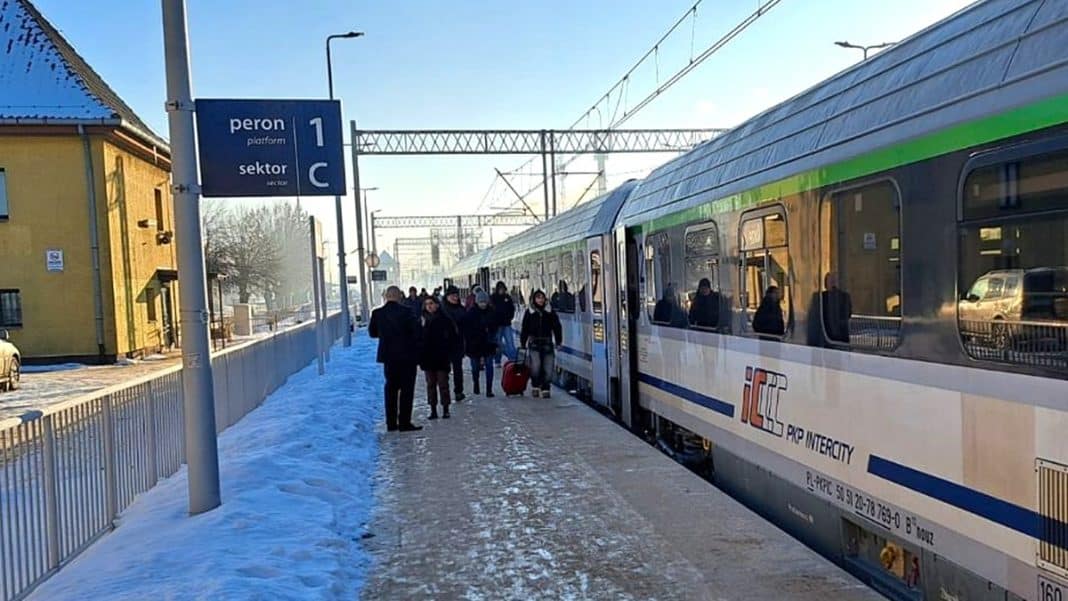pociag intercity na trasie Kętrzyn-Korsze