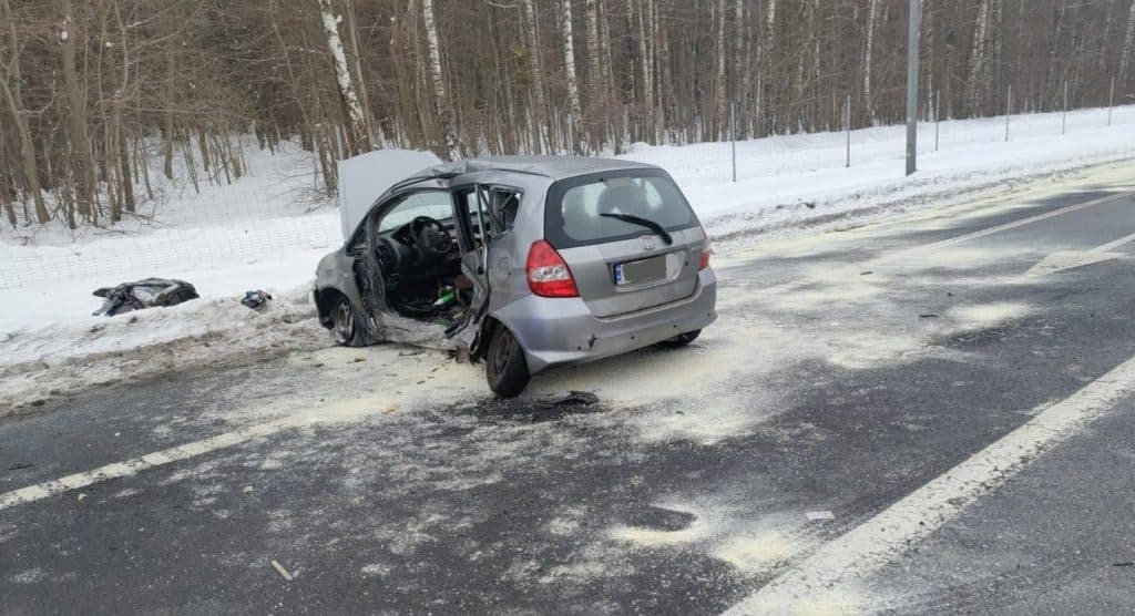 Lekarze do końca walczyli o życie księdza Mirosława. - Tragedia na DK51. Nie żyje ksiądz. Fatalny błąd doprowadził do dramatu