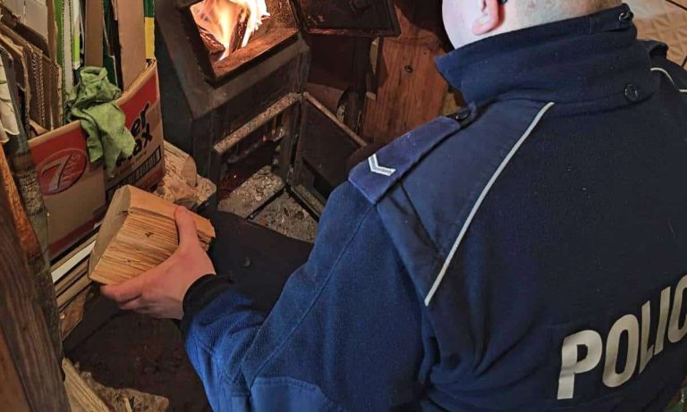 wołała ratunku w zimnym mieszkaniu