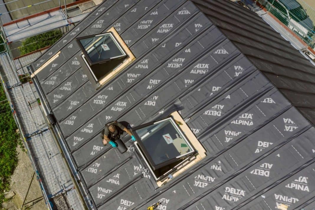 Sekret trwałego dachu: Jaka folia na dach pod blachodach&oacute;wkę?