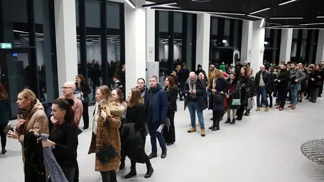 kolejka w Hali Urania