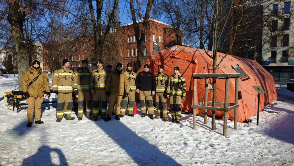 Tu można się ogrzać i wypić coś ciepłego. - Uruchomiono ogrzewane namioty w centrach miast Warmi i Mazur