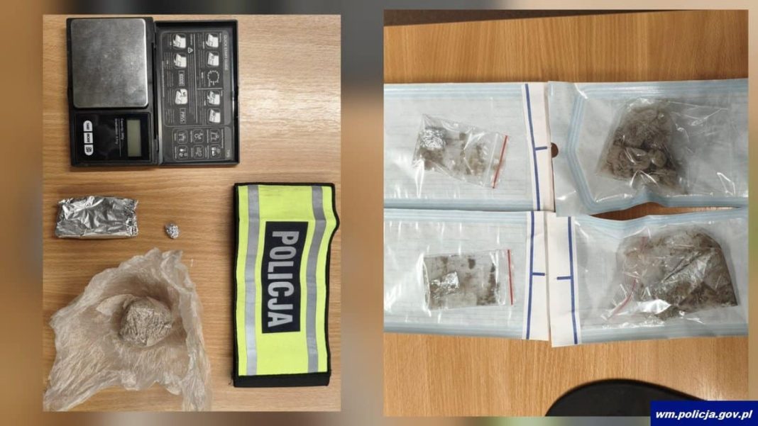 Zabezpieczone narkotyki i waga podczas kontroli drogowej w Nidzicy.