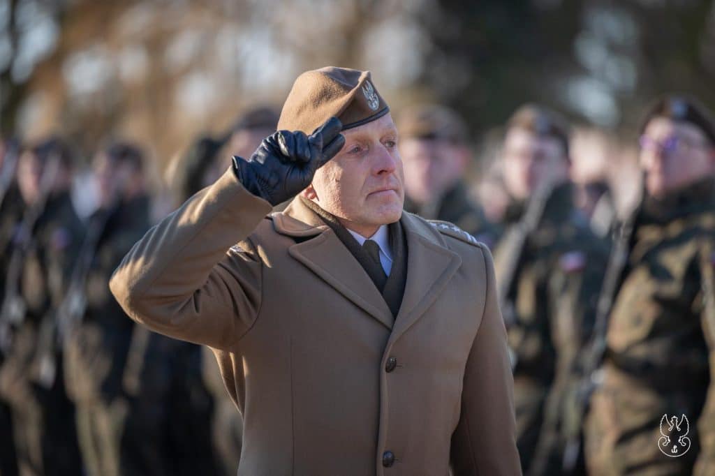 Mróz ich nie zatrzymał i złożyli przysiegę. Młodzi żołnierze po szkoleniu. - Z ferii prosto do wojska. Uczniowie z Warmii i Mazur zostali żołnierzami WOT