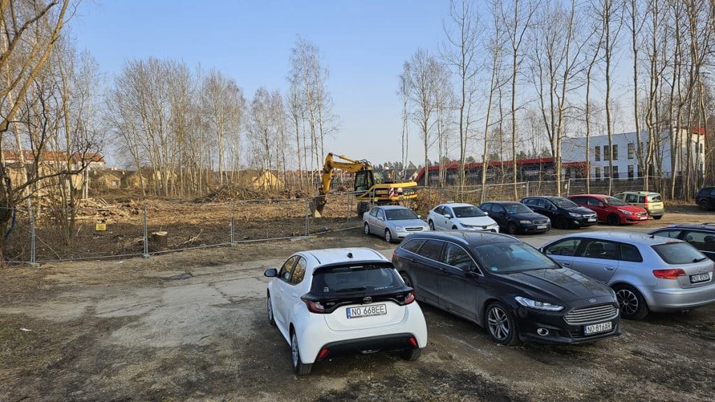Wycinka drzew na osiedlu Jaroty w Olsztynie w związku z budową nowej siedziby CBZC.
